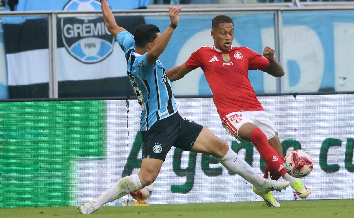 Internacional é derrotado pelo Grêmio por 3 a 0 e vê título do Campeonato Gaúcho ameaçado