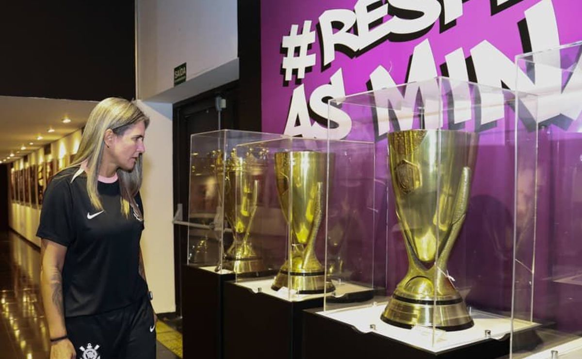 Emily Lima projeta Dérbi na estreia e destaca avanço das mulheres no futebol
