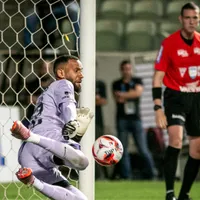 Everson brilha nas cobranças de pênaltis e Atlético-MG elimina o América-MG