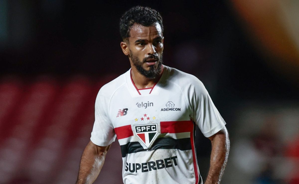 Torcida do São Paulo detona o técnico Hernán Crespo por deixar Danielzinho no banco de reservas