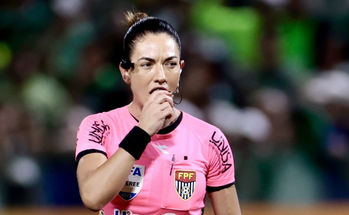 Árbitra Daiane Muniz causa com pênaltis polêmicos em Palmeiras x São Paulo e recebe veredito na web