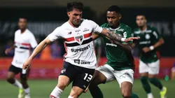 Allan jogador do Palmeiras disputa lance com Enzo jogador do São Paulo. Foto: Ettore Chiereguini/AGIF