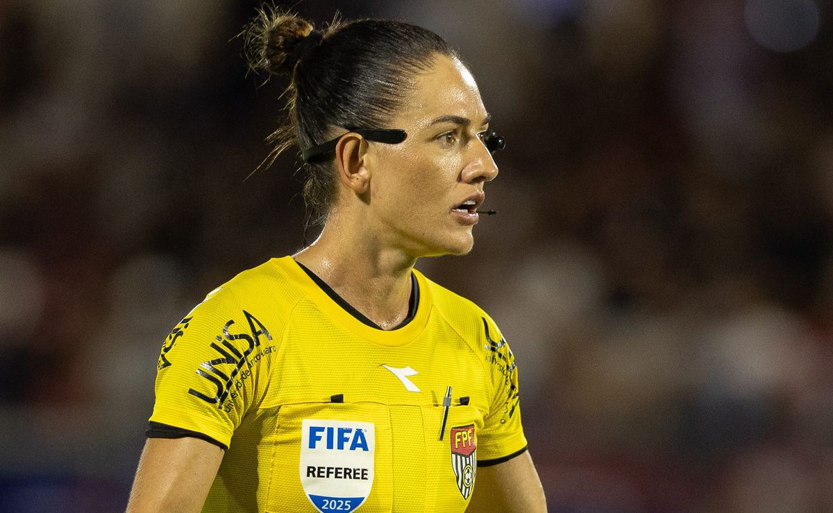 Árbitra Daiane Muniz comete erro grave em pênalti contra o Palmeiras, afirma Renata Ruel