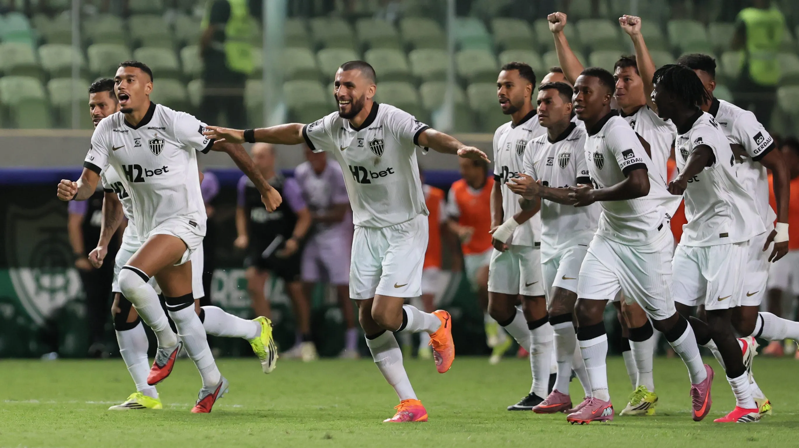 Jogadores Atlético comemorando. Foto: Gilson Lobo/AGIF