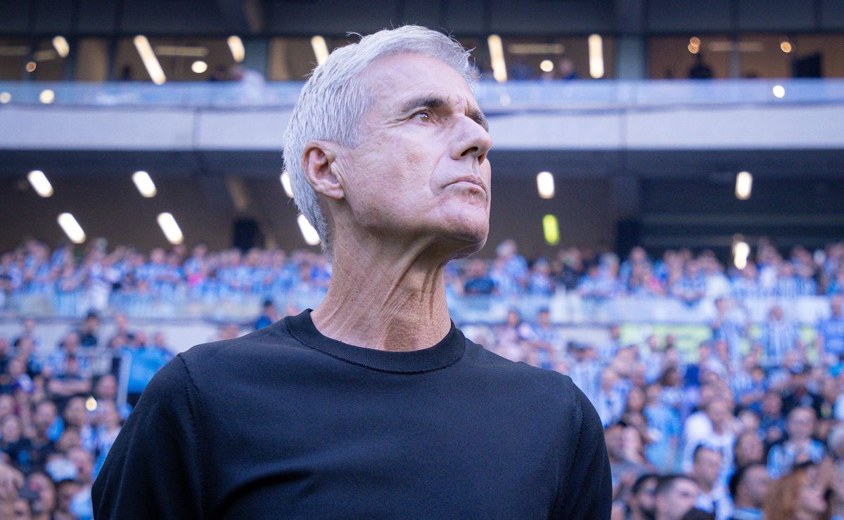 Luís Castro destaca equilíbrio do Grêmio como trunfo no GreNal decisivo: “Os jogadores sabem o que penso”