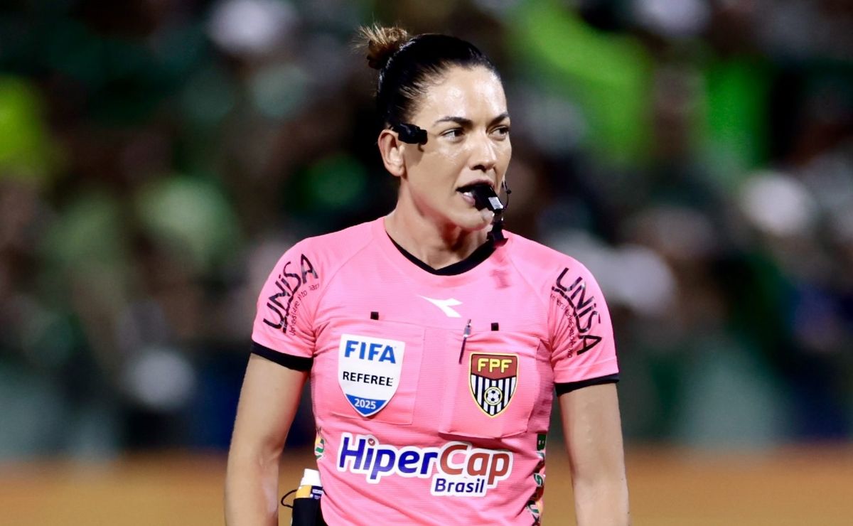 Daiane Muniz e VAR cometeram 2 erros considerados graves em Palmeiras x São Paulo, apontam ex-árbitros