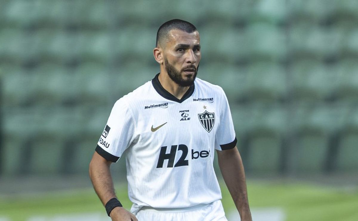 Junior Alonso é defendido por Domínguez após treinador detalhar problema na escalação do Atlético