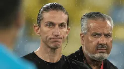 Filipe Luís está pressionado no Flamengo.