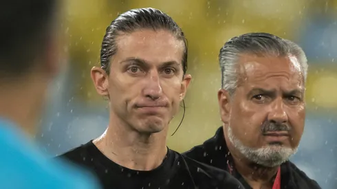 Filipe Luís está pressionado no Flamengo.