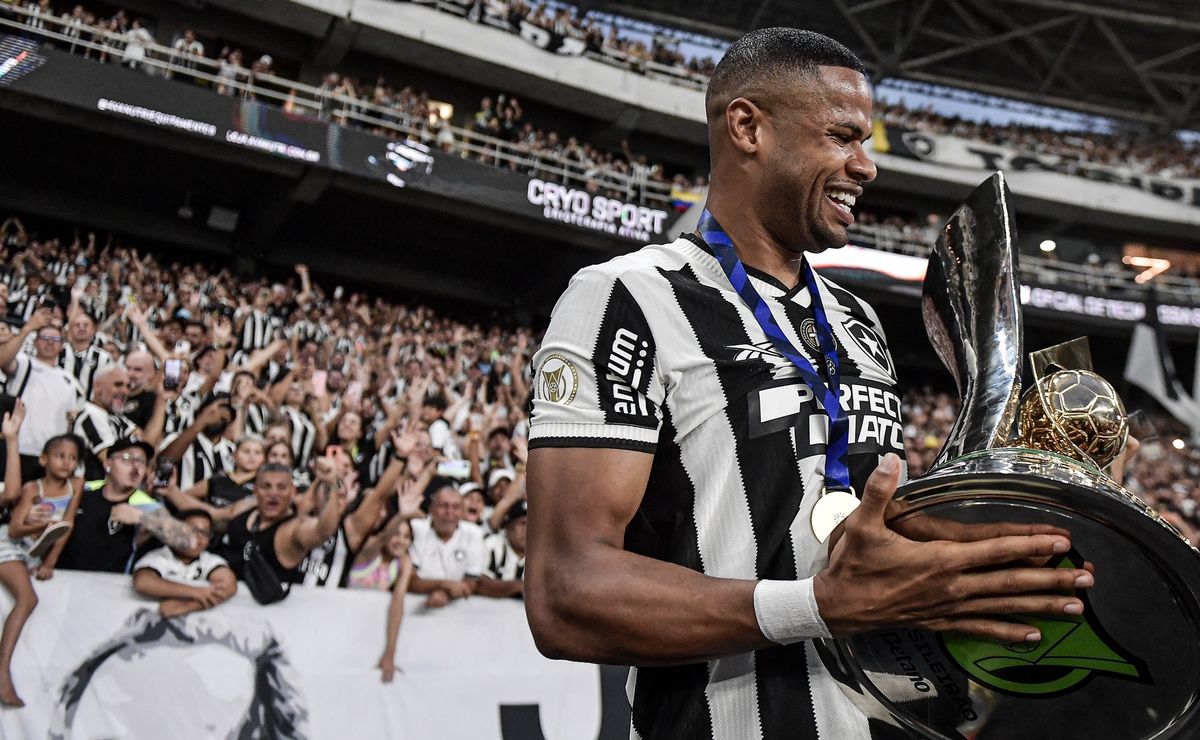 Botafogo acerta a contratação do atacante Júnior Santos, informa Venê Casagrande