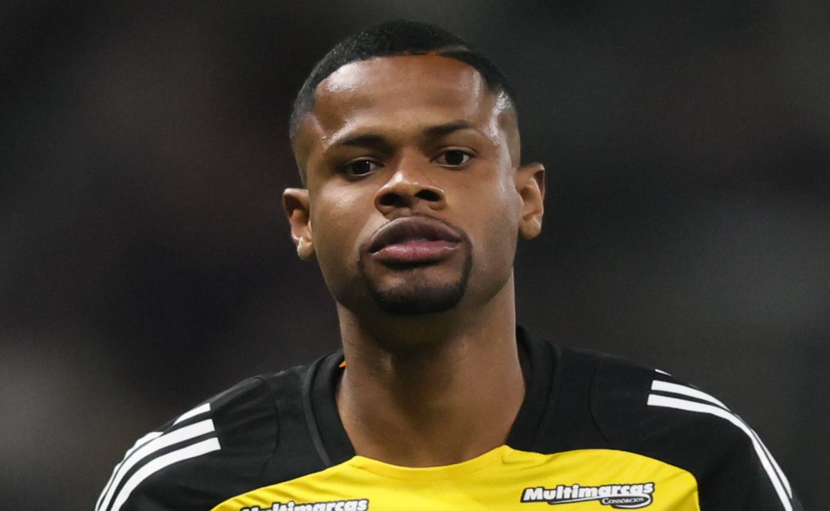 Jogadores do Atlético-MG confirmam saída de Junior Santos e atacante prepara volta ao Botafogo