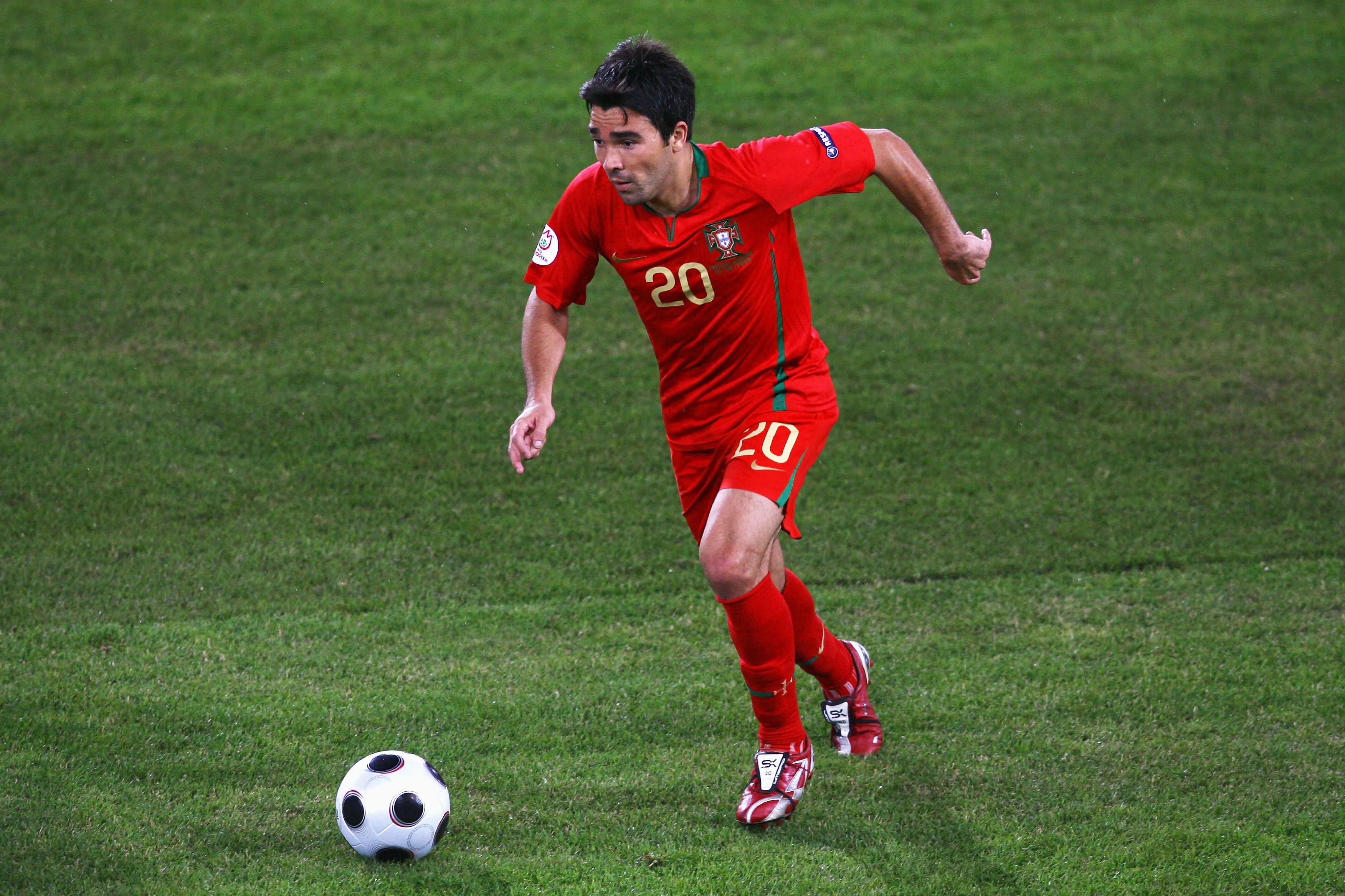 Deco teve passagem marcante pela seleção portuguesa. Foto: Shaun Botterill/Getty Images
