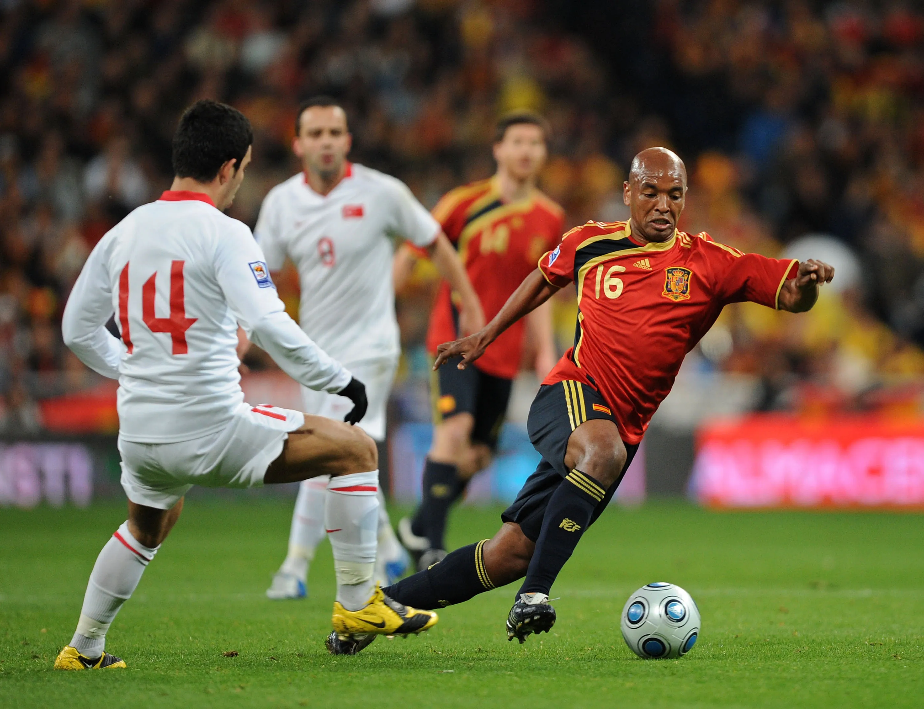 Marcos Senna durante passagem pela seleção da Espanha. Foto: Denis Doyle/Getty Images