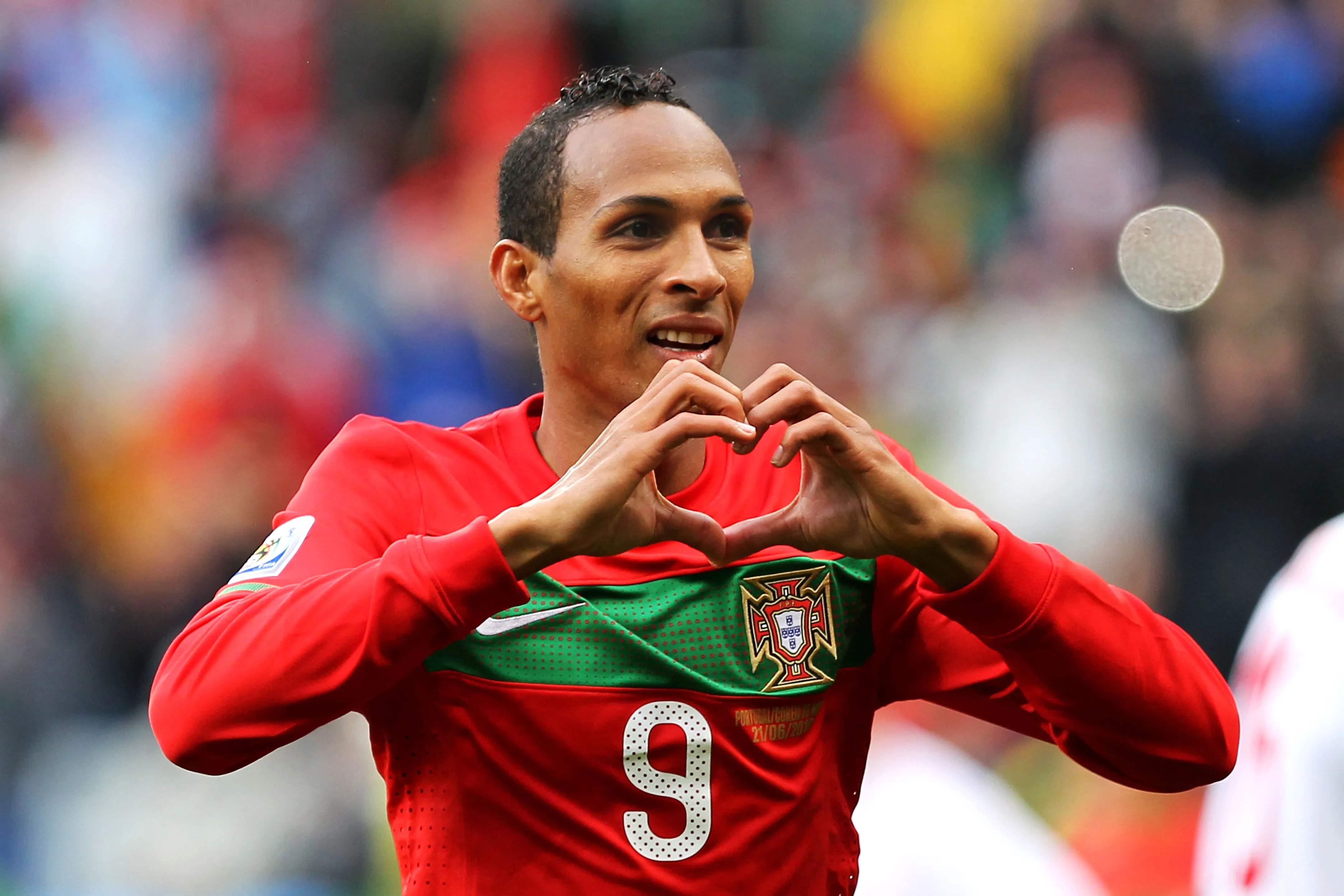 Liedson comemora um de seus gols pela seleção portuguesa. Foto: Doug Pensinger/Getty Images