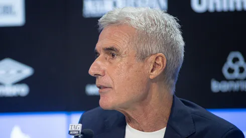 Luis Castro no Grêmio. Foto: Maxi Franzoi/AGIF