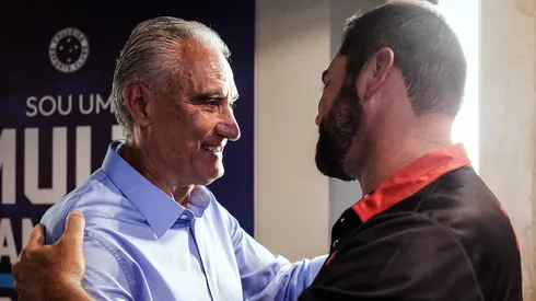 Tite cumprimenta Danilo antes de Cruzeiro x Pouso Alegre