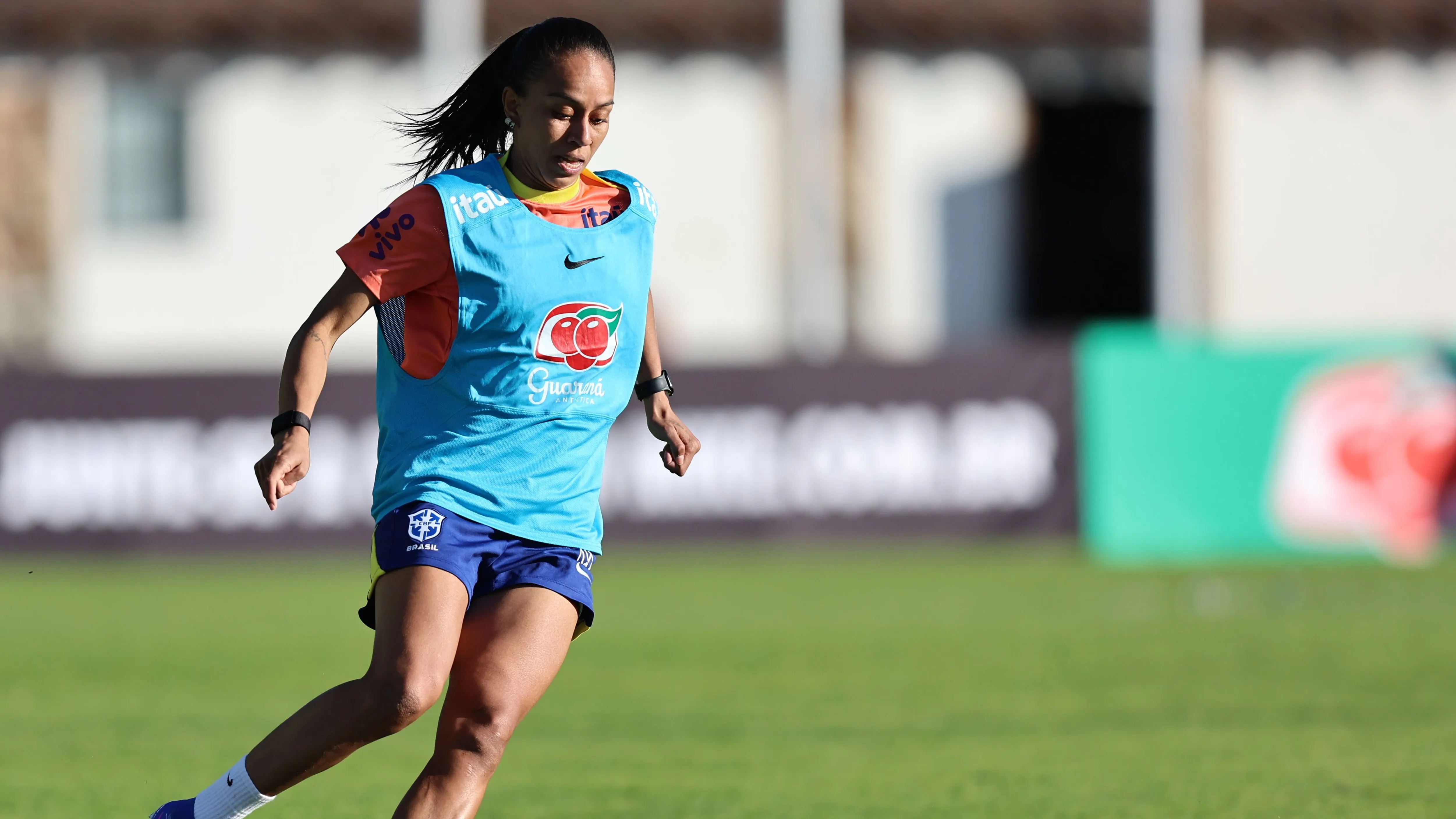 Adriana durante treino da Seleção Feminina em Toluca