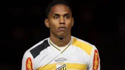 Zagueiro tem o futuro incerto - Foto: Robson Mafra/AGIF.