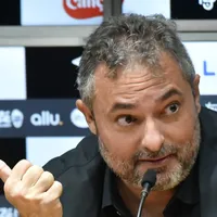 Mattos é pressionado e busca contratação de zagueiro