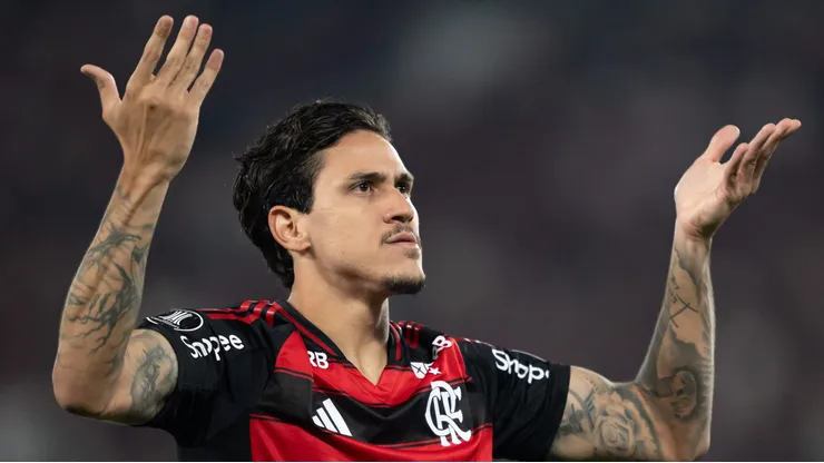 Pedro jogador do Flamengo comemora seu gol.