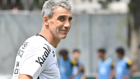 Vojvoda terá a semana livre para ajustar o Santos – Foto: Jota Erre/AGIF