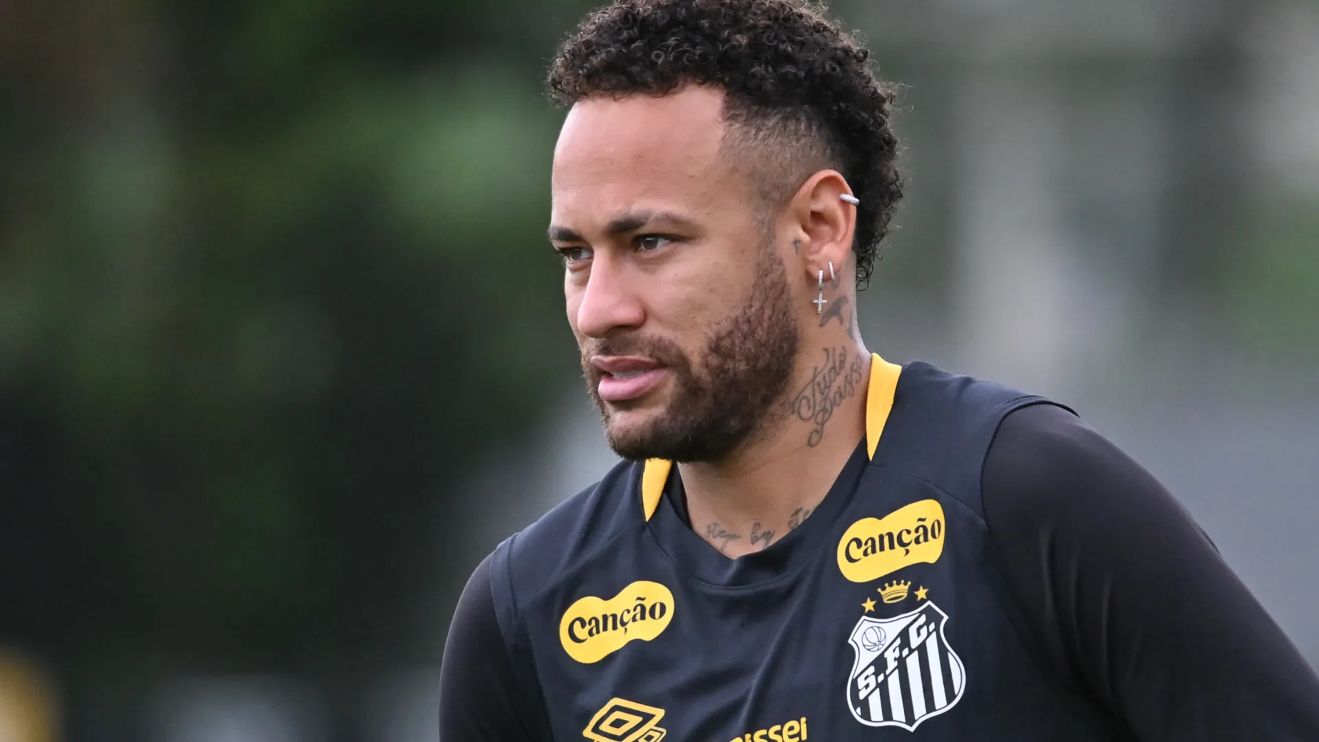 Neymar durante treinamento do Santos – Foto: Jota Erre/AGIF
