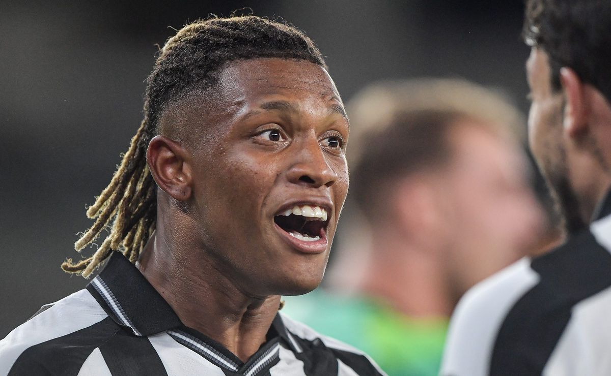 Vivendo fase artilheira em 2026, Danilo tem mais gols que todos os atacante do Botafogo