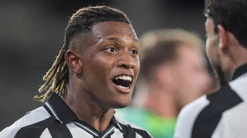Danilo jogador do Botafogo comemora seu gol durante partida contra o Cruzeiro no estadio Engenhao pelo campeonato Brasileiro A 2026. Foto: Thiago Ribeiro/AGIF