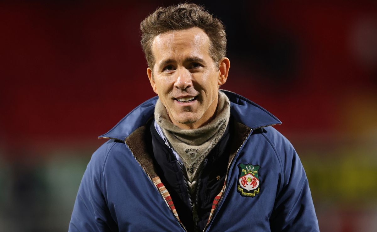 Ryan Reynolds está próximo de acertar a compra do Santa Cruz, informa perfil especializado em transferências