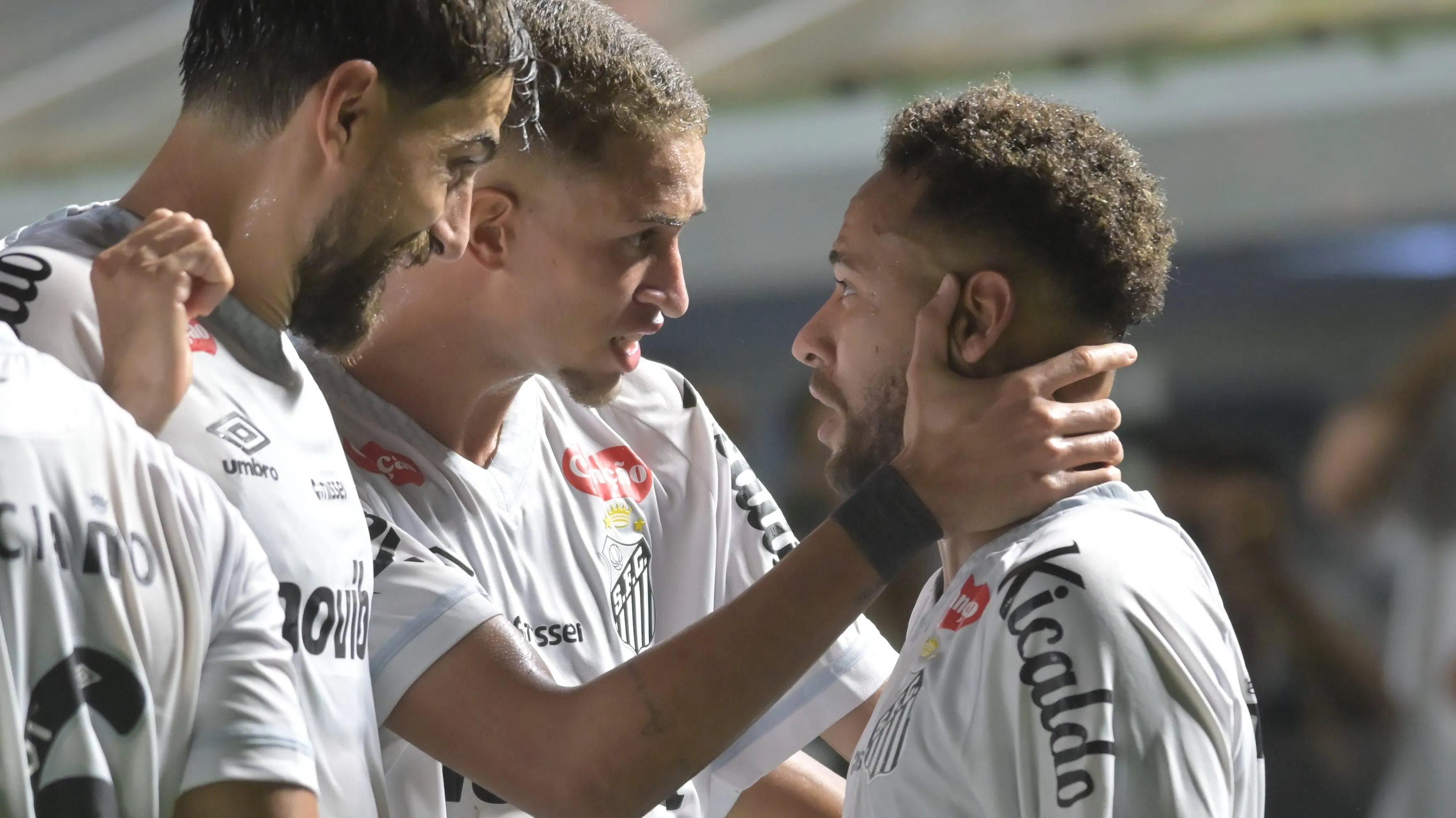 Neymar Jr. jogador do Santos comemora seu gol durante partida contra o Vasco no estadio Vila Belmiro pelo campeonato Brasileiro A 2026. Foto: Jota Erre/AGIF