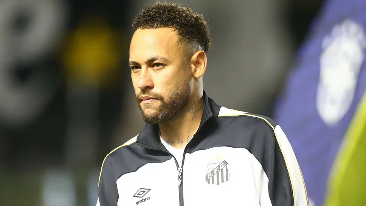 Neymar Jr. jogador do Santos durante aquecimento antes da partida contra o Vasco no estadio Vila Belmiro pelo campeonato Brasileiro A 2026. Foto: Mauricio De Souza/AGIF