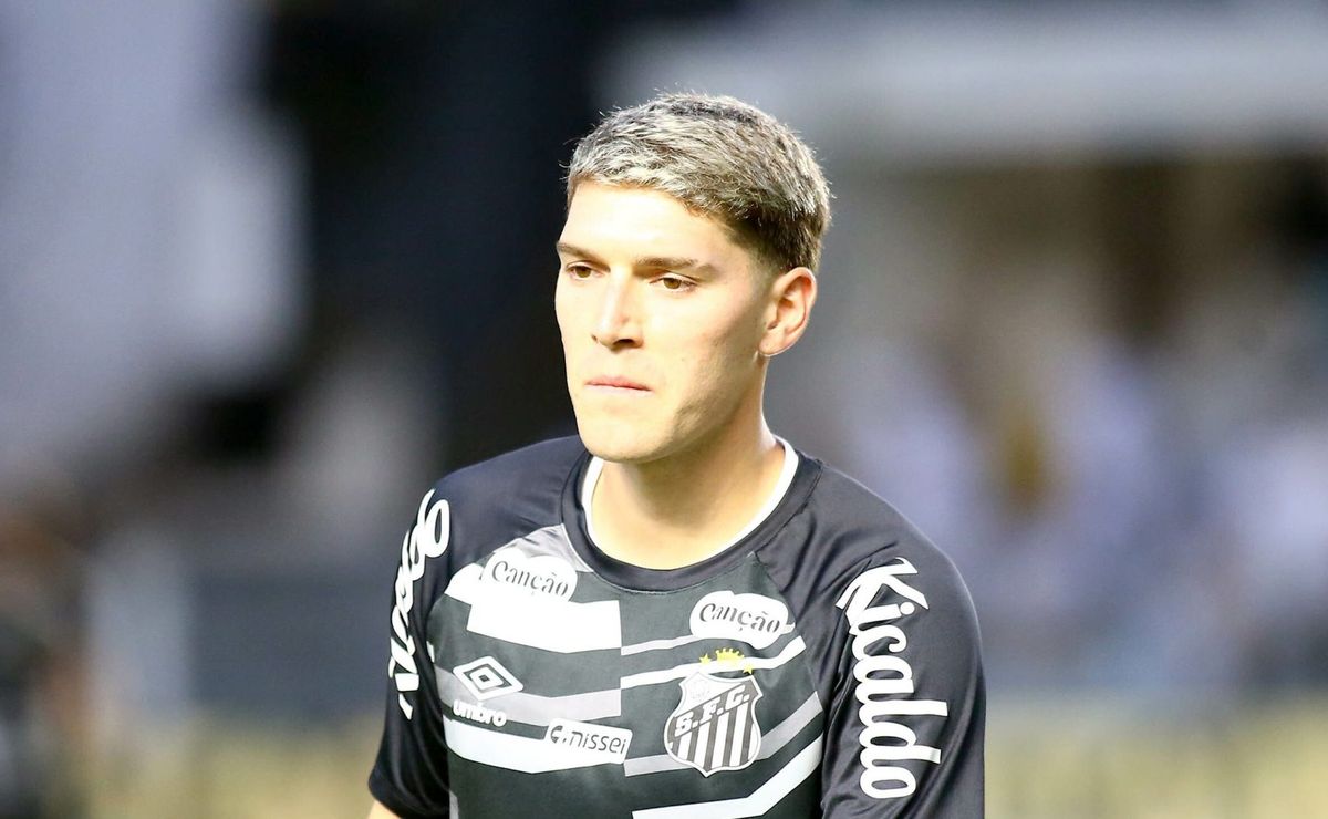 Rollheiser é chamado de “Pelé dos treinos” e Santos estuda como encaixá-lo no time de Vojvoda