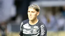 Rollheiser, jogador do Santos durante aquecimento. Foto: Mauricio De Souza/AGIF