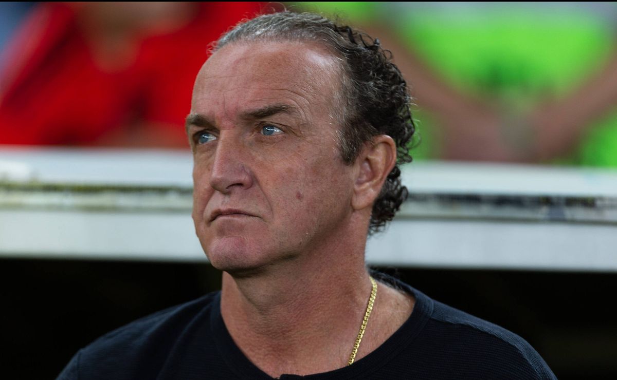 Livre no mercado, Cuca se coloca à disposição e manifesta interesse em assumir o Vasco