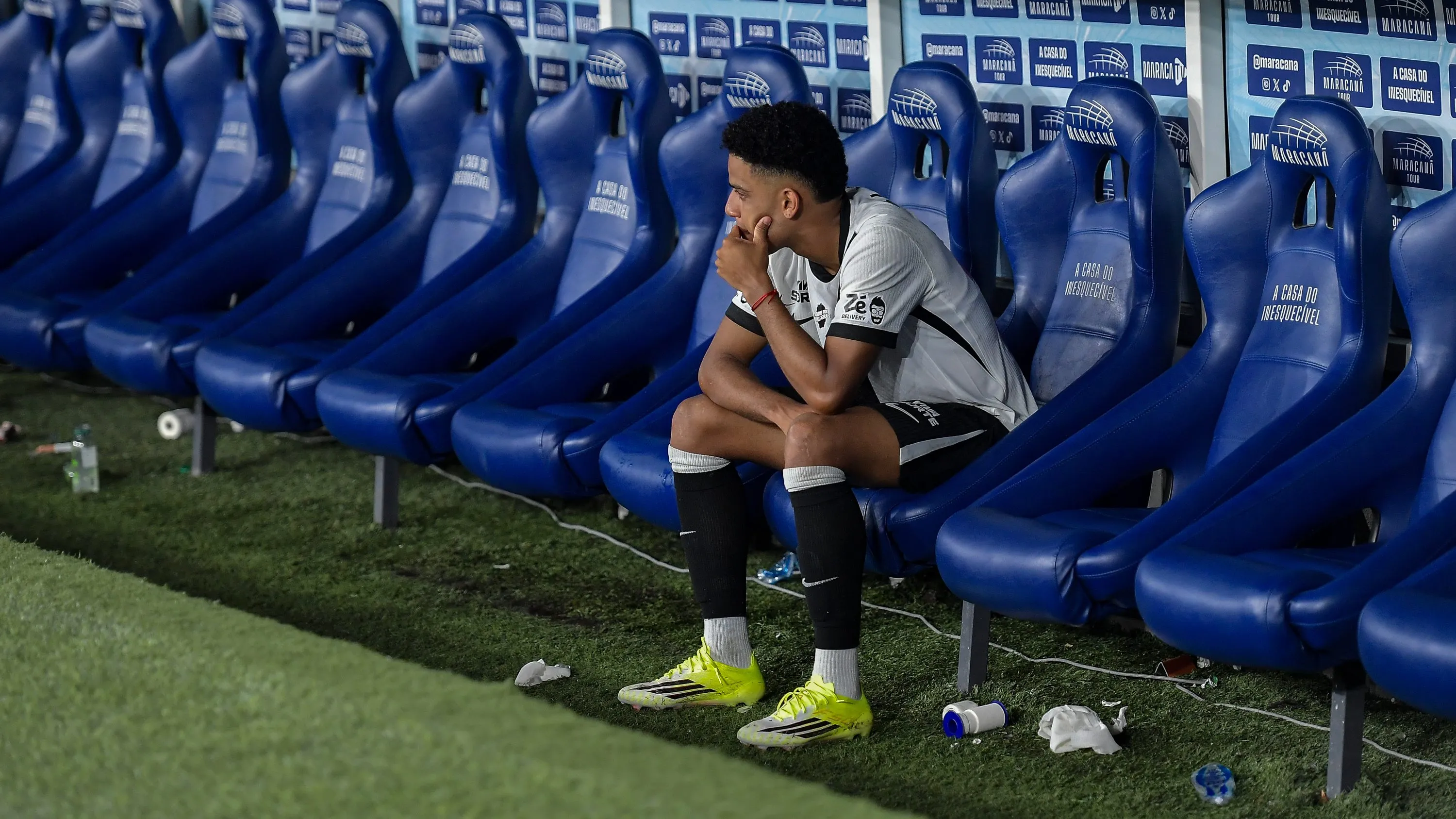 Brenner jogador do Vasco lamenta ao final da partida contra o Fluminense no estadio Maracana pelo campeonato Carioca 2026. Foto: Thiago Ribeiro/AGIF
