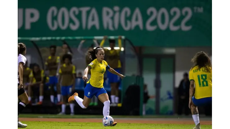 Bruninha com a Seleção. Foto: Thaís Magalhães/CBF