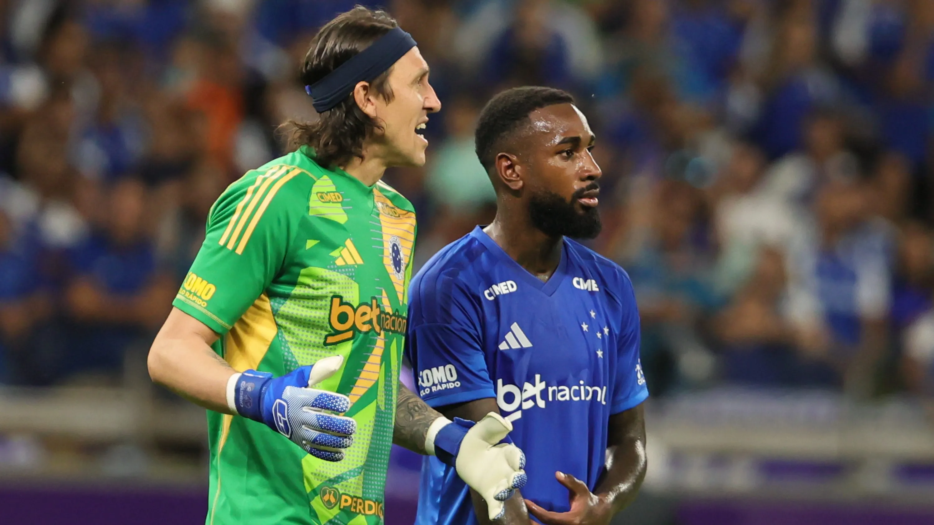 Cássio e Gerson em campo pelo Cruzeiro. Foto: Gilson Lobo/AGIF