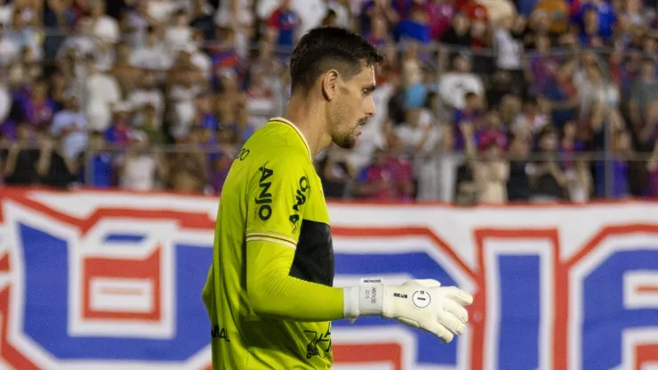 Georgemy atuando como goleiro do Criciúma. Foto: Abner Cuba/AGIF