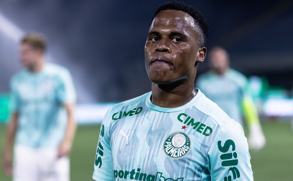 Maurício complica escalação de Jhon Arias após Abel apontar estratégia versátil com o camisa 18 do Palmeiras