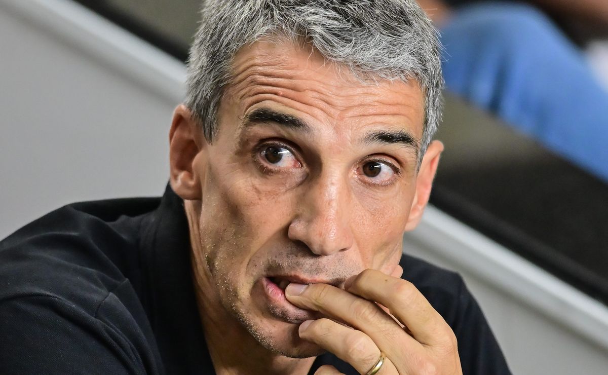 Vojvoda demitido do Santos ainda pode acontecer e treinador segue pressionado nos bastidores