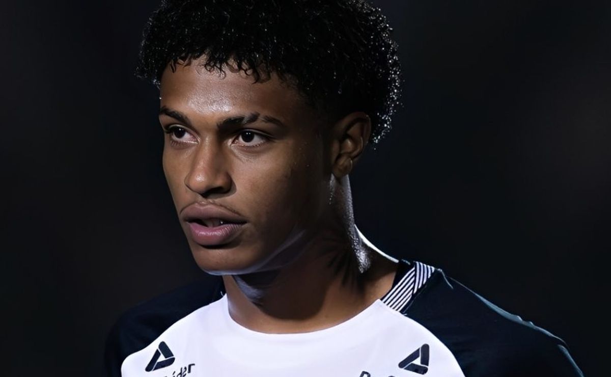 Corinthians encaminha contratação em definitivo e vai realizar pagamento por 50% do centroavante Favela