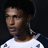 Corinthians vai exercer opção de compra do centroavante Favela