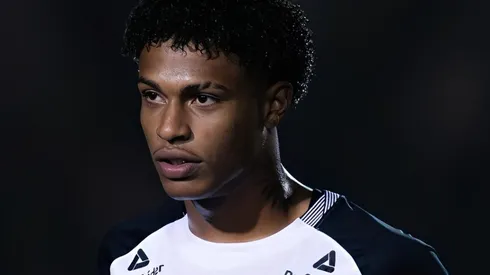 Favela será comprado pelo Corinthians.