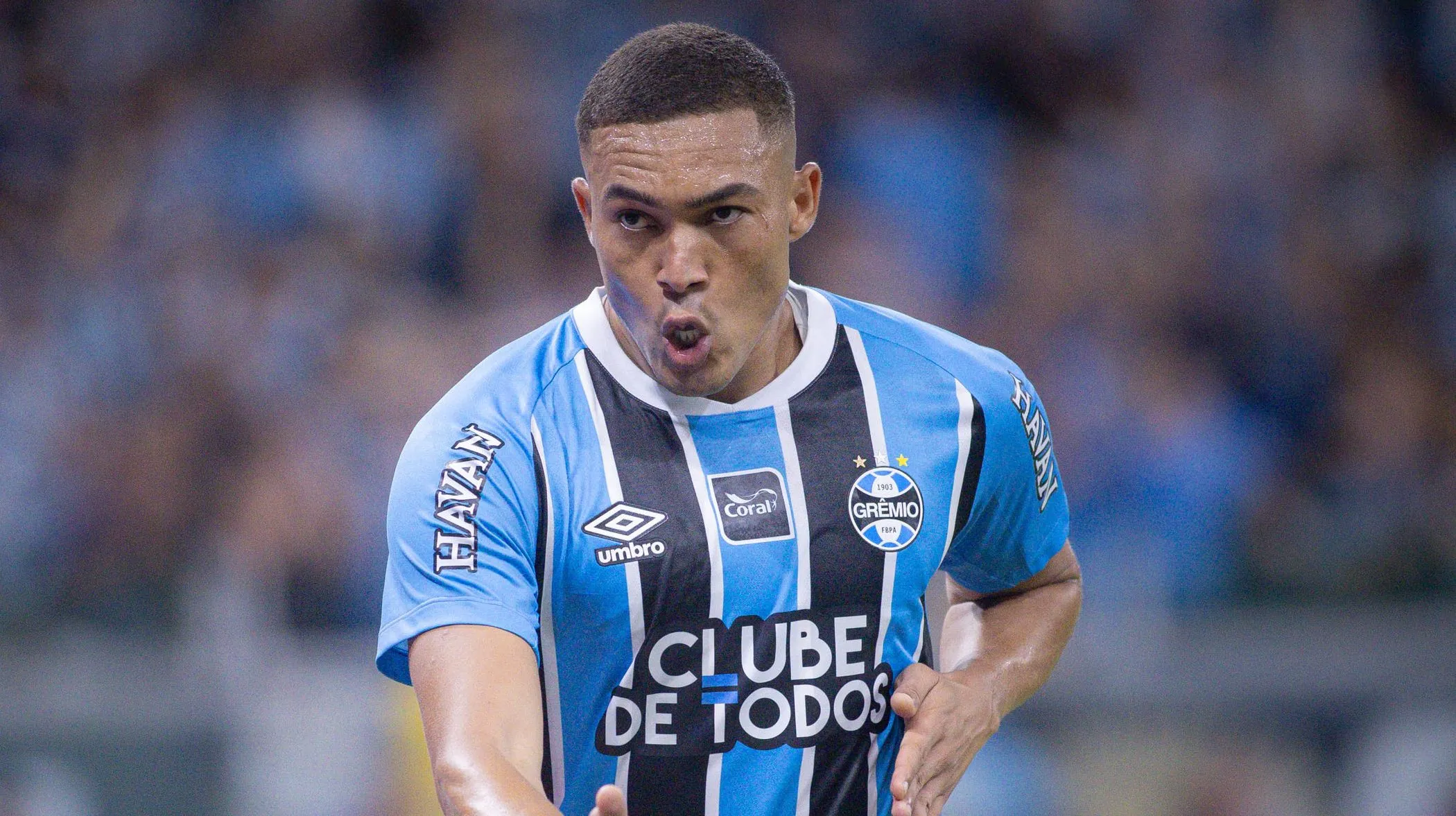 Carlos Vinícius. Foto: Maxi Franzoi/AGIF