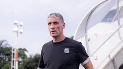 Juan Pablo Vojvoda técnico do Santos durante viagem com a equipe