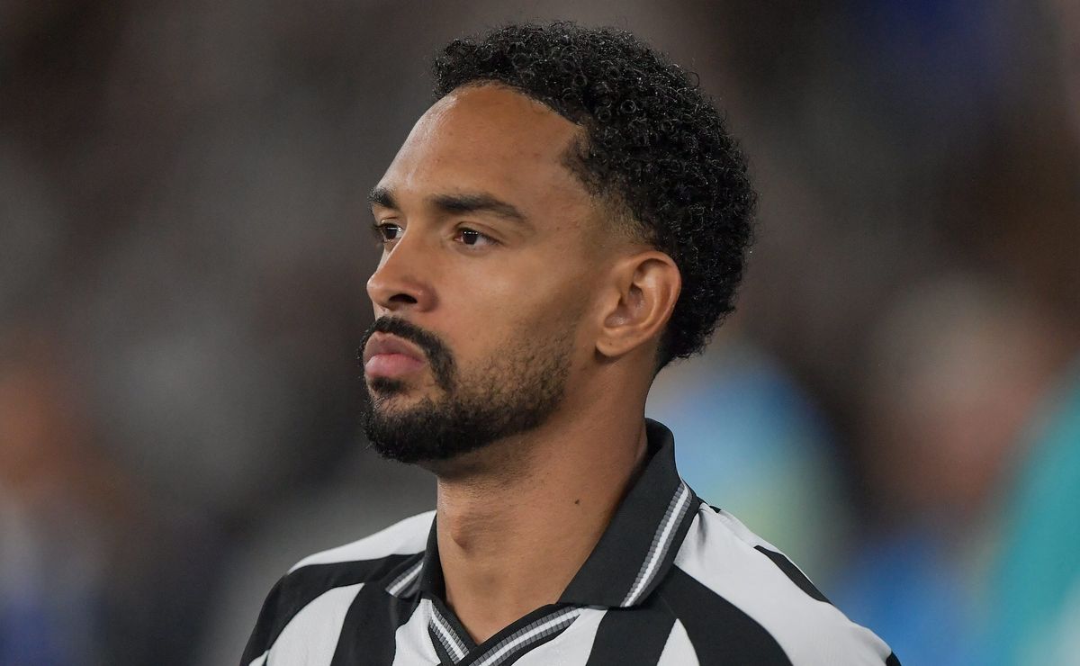 Vitinho valoriza trabalho de Anselmi no Botafogo e compara com Kompany, do Bayern de Munique