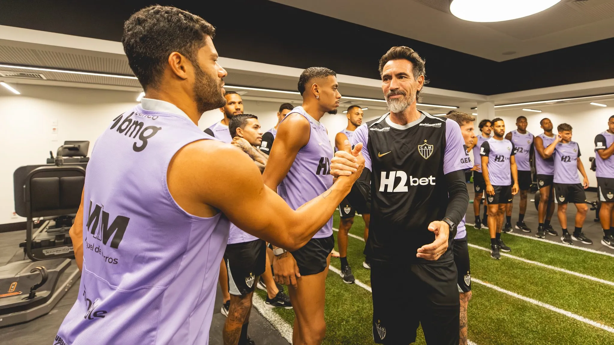 Hulk recepciona Eduardo Domínguez – Foto: Pedro Souza / Atlético