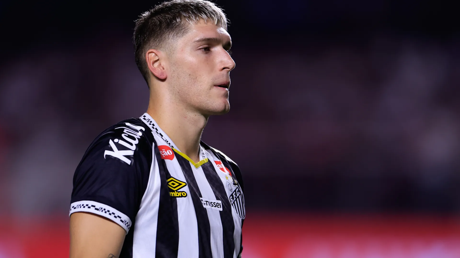 Rollheiser em ação pelo Santos no Paulistão – Foto: Marcello Zambrana/AGIF