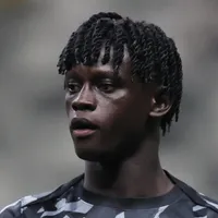 Domínguez impõe condição para manter Cissé entre os titulares