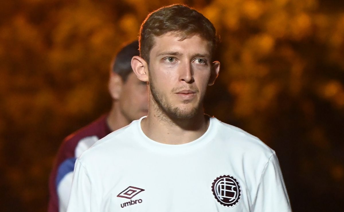 Lanús comemora ida de Castillo para o Fluminense por lucro milionário de R$ 40 milhões